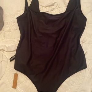 Skims “Body Basics Square neck body suit” in onyx